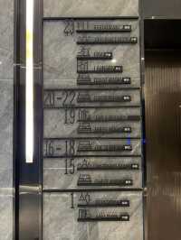 亞朵客房「心機書單」隱藏著詩意密碼