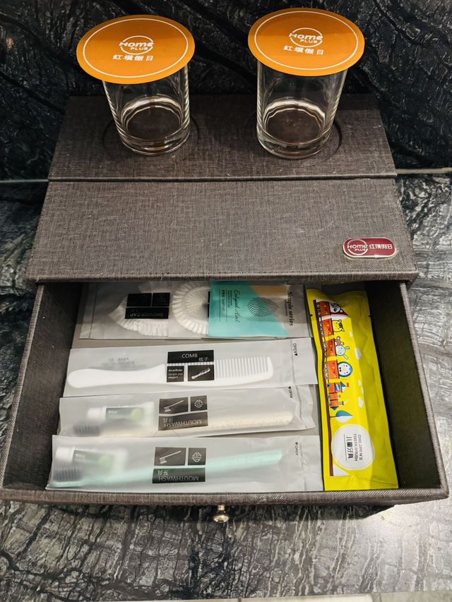 解放碑旁嘅夢幻親子江景酒店！BB住到唔想返屋企！