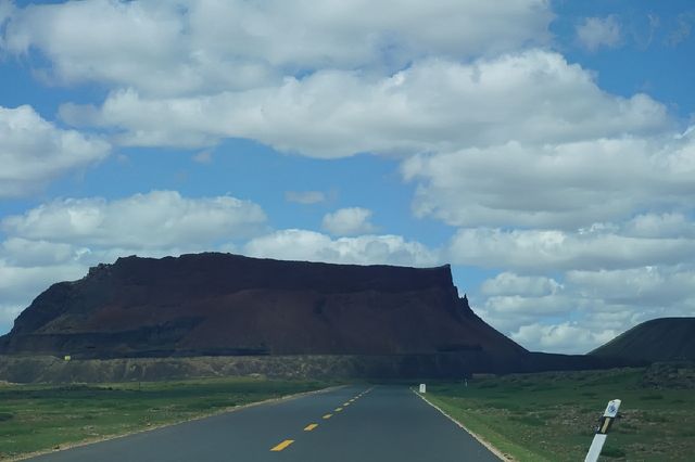 夏季草原全地地貌之旅：火山、大紅山、草原