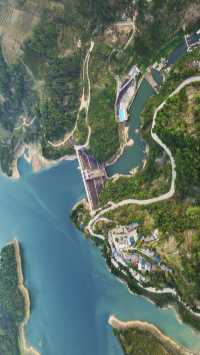 五指山初保村｜海南黎族嘅船形屋