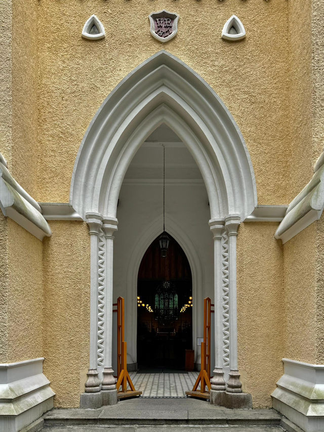 ⛪香港中環百年教堂打卡！古樹與聖殿交織的時光秘境