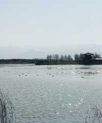 昆明池水漾星辰，漢唐風月浸羅裙