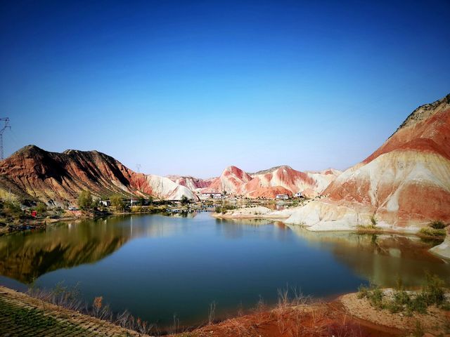赤橙黃綠入畫來：蘭州苦水丹霞，億萬年雕琢的異星秘境