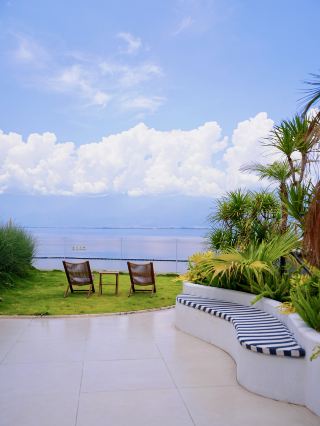 Spacious Terrace Resort with Stunning Sea Views! A Gorgeous Homestay by Erhai Lake in Dali!