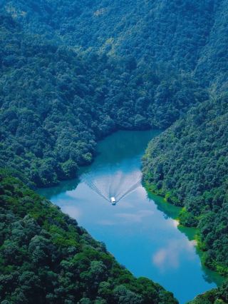 I recommend an absolutely off-the-beaten-path but super stunning place…