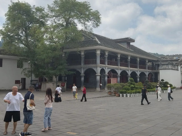 穿越歷史發火車，品味紅色之魂，遵義一日遊