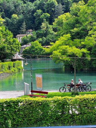 斯威士蘭圖恩(Thun)探訪指南 - 寧靜的湖泊與中世紀風情