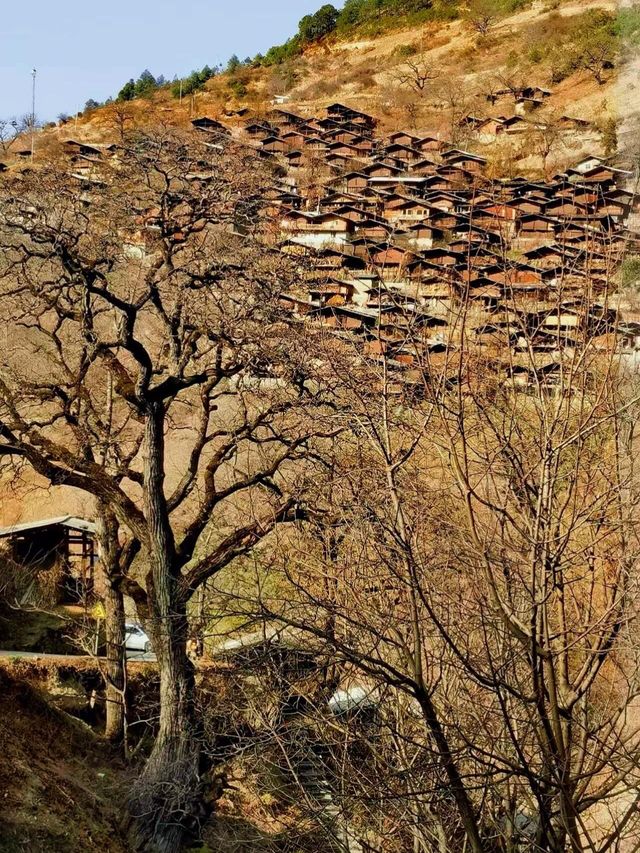 傈僳族古寨的千年密碼與秘境指南 傈僳族古寨的千年密碼與秘境指南