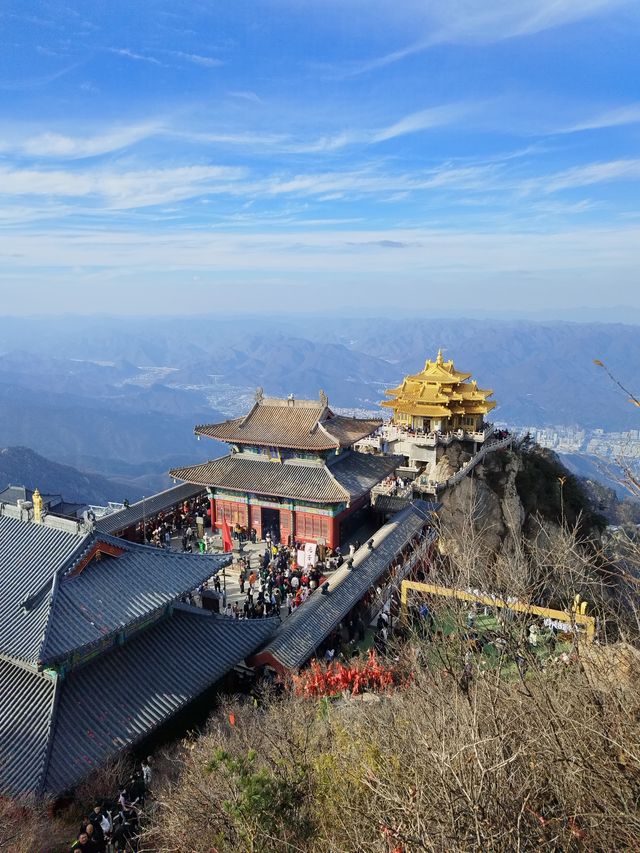 老君仙山，紫氣呈祥