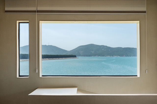 這間侘寂風民宿,竟成了「海邊焦慮症」的解藥。 這間侘寂風民宿,竟成了「海邊焦慮症」的解藥。