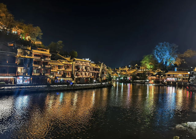 鳳凰古城攻略:邂逅沱江畔的千年水墨畫。 鳳凰古城攻略:邂逅沱江畔的千年水墨畫。