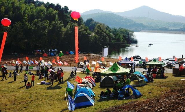 汽車下坡加油,上坡減油門的怪地方。 汽車下坡加油,上坡減油門的怪地方。