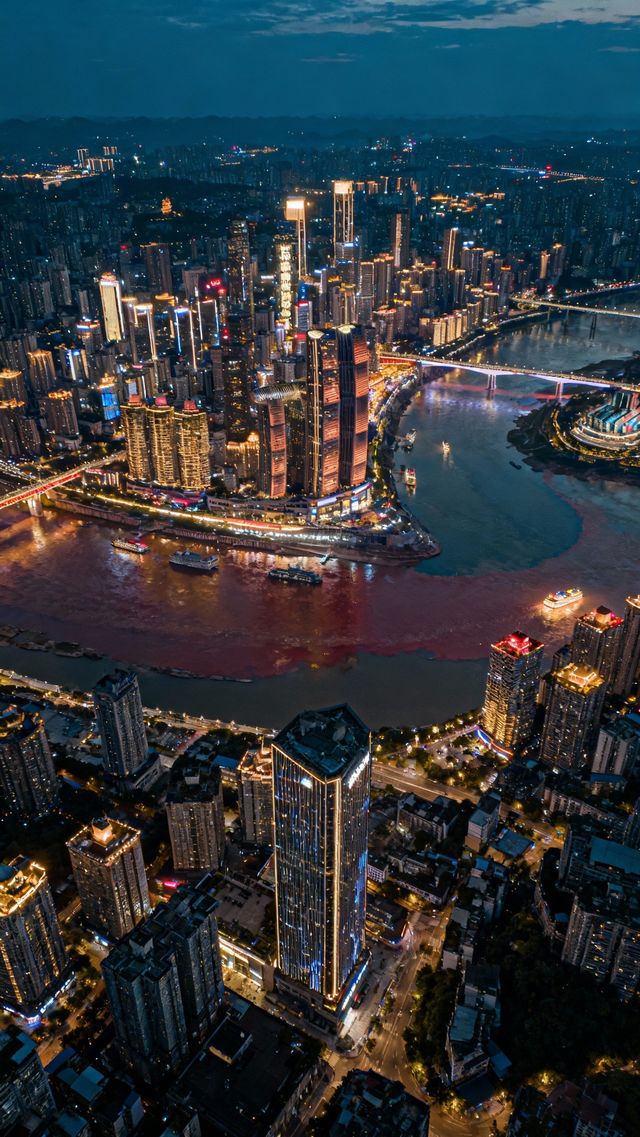 8D魔幻山城重慶3日遊｜輕軌穿樓&火鍋飄香