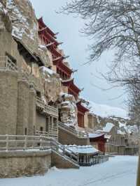 祁連山秋冬奇遇：從色彩派對到靜默雪國 