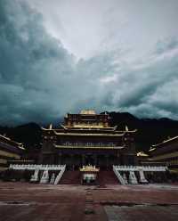 木里大寺:雪山下的金色信仰
