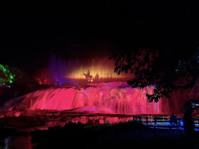 人生第一次打卡課本上的黃果樹瀑布! 人生第一次打卡課本上的黃果樹瀑布!