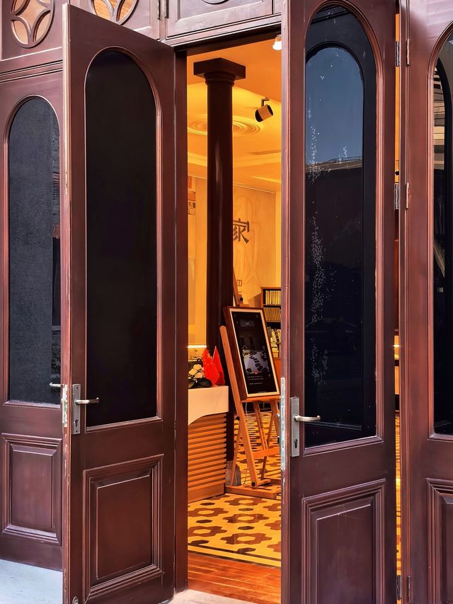 在文學殿堂裡感受巴金輝煌的一生。