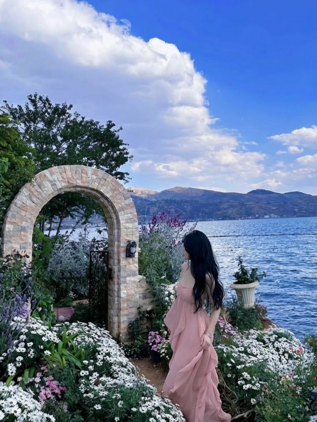 大理雙廊封神民宿！住進莫奈的洱海花園