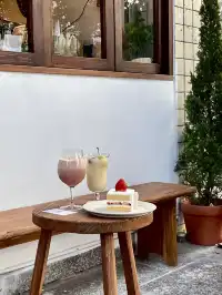 泉州新的木質調咖啡店,坐在綠意窗台飲咖