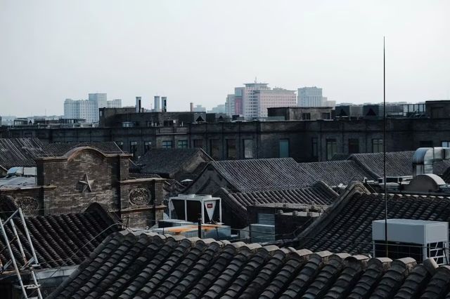 初雪輕吻北京,繪就靜謐詩意畫卷 初雪輕吻北京,繪就靜謐詩意畫卷