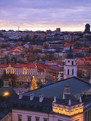 Must-see spots for a nighttime tour of Vilnius