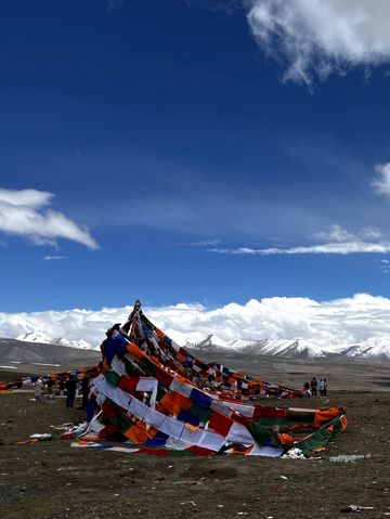 翻越G318國道上的最高點:嘉措拉山口 翻越G318國道上的最高點:嘉措拉山口