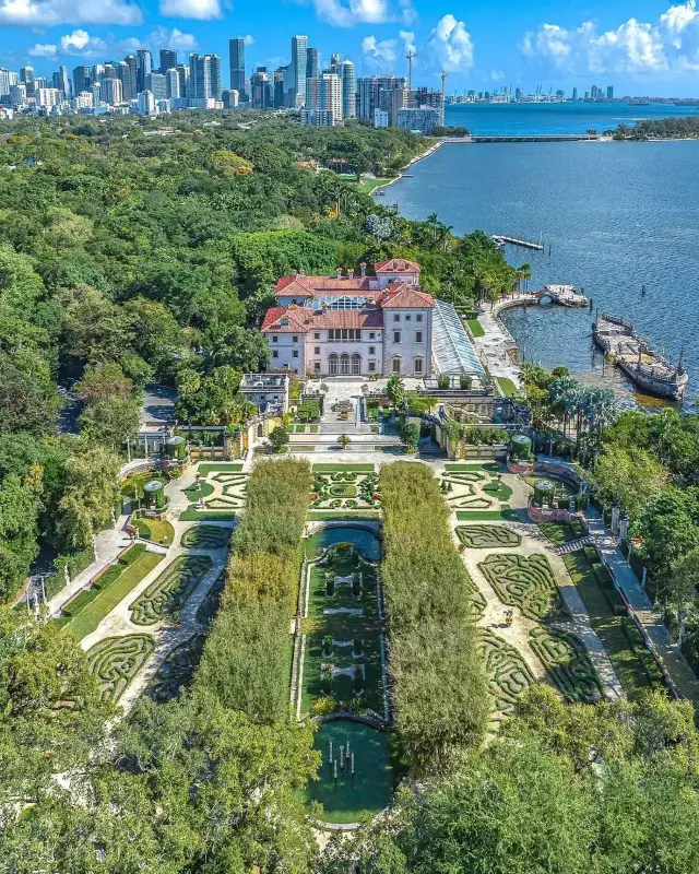 Vizcaya Museum and Gardens Half-Day Tour Guide