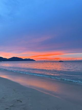 Sunset Places: Batu Ferringhi Beach — Penang’s Dreamy Multi‑toned Ocean Sunset Paradise