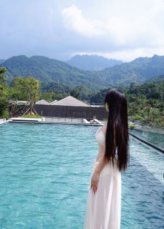 Fun for a 2-year-old: Crystal clear water rafting and hot springs near Chengdu