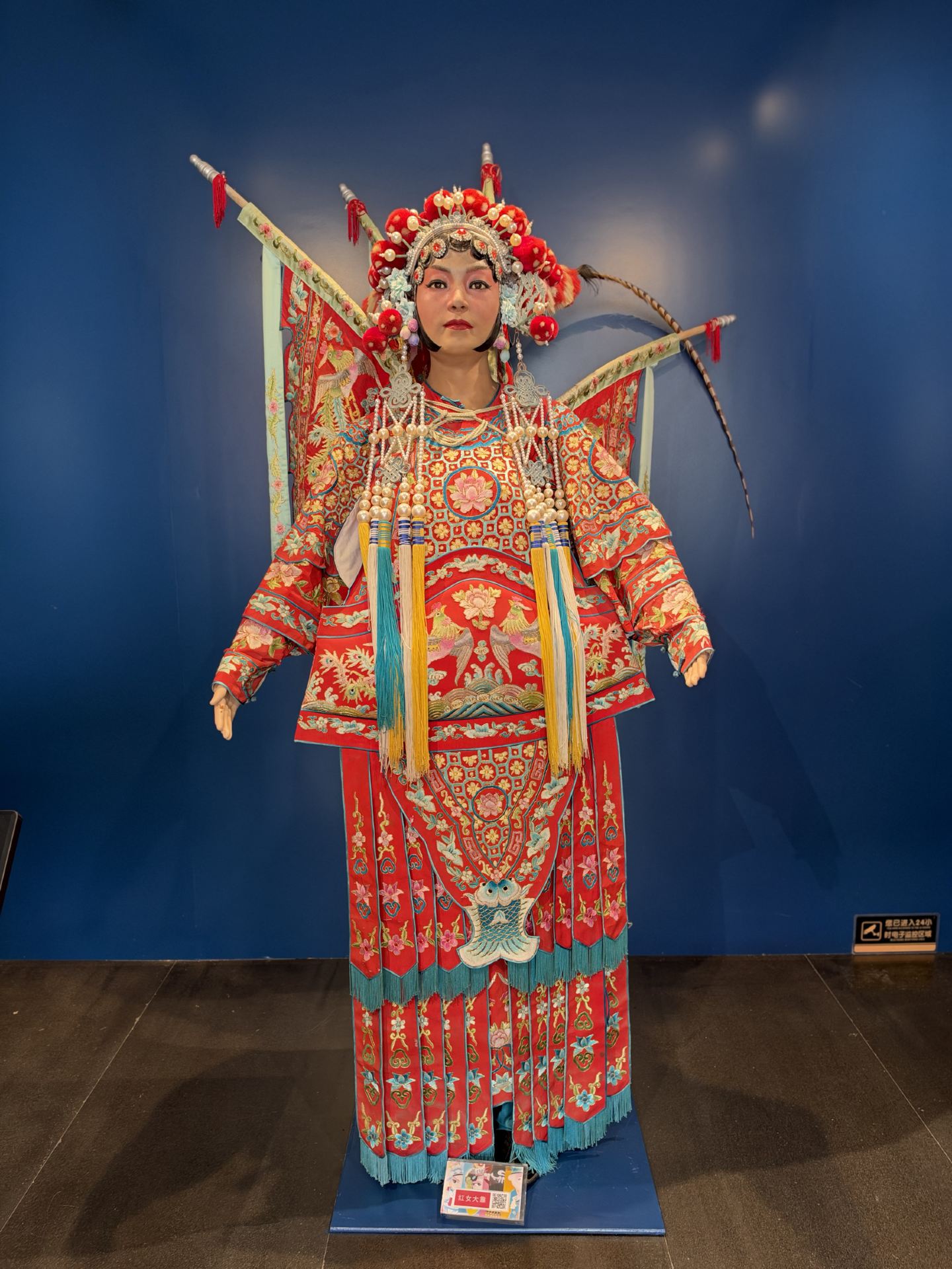 The thousand-year-old theatrical charm beneath the Huai Opera mask: Jianhu Jiulongkou Huai Opera Town