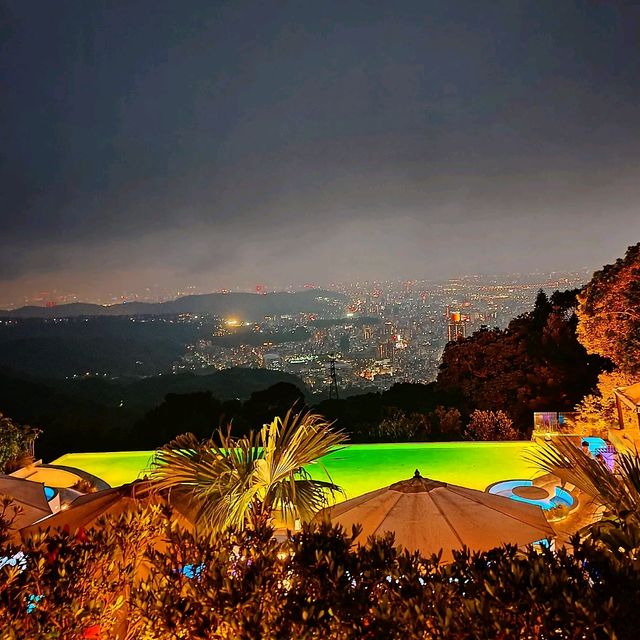 台北百萬夜景，天母屋頂上，文化大學後山