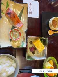 【静岡 伊豆稲取】朝食もお部屋で食べれて、金目鯛の焼き魚が美味しい🐟