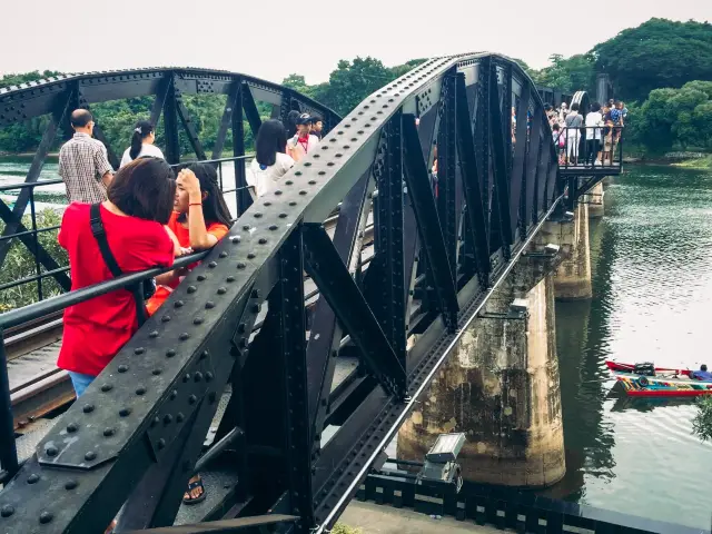 • สะพานข้ามแม่น้ำแคว  จังหวัดกาญจนบุรี 🛤️🚞✨