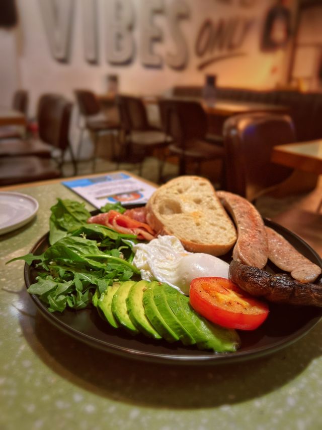 美式工業風有酒飲嘅cafe鬆軟三層脆面法式焦糖班戟 美式工業風有酒飲嘅cafe鬆軟三層脆面法式焦糖班戟