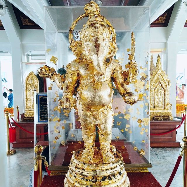 ไหว้ศาลหลักเมืองกรุงเทพ เสริมสิริมงคล