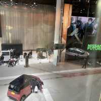 横浜の日産グローバル本社で車を見学