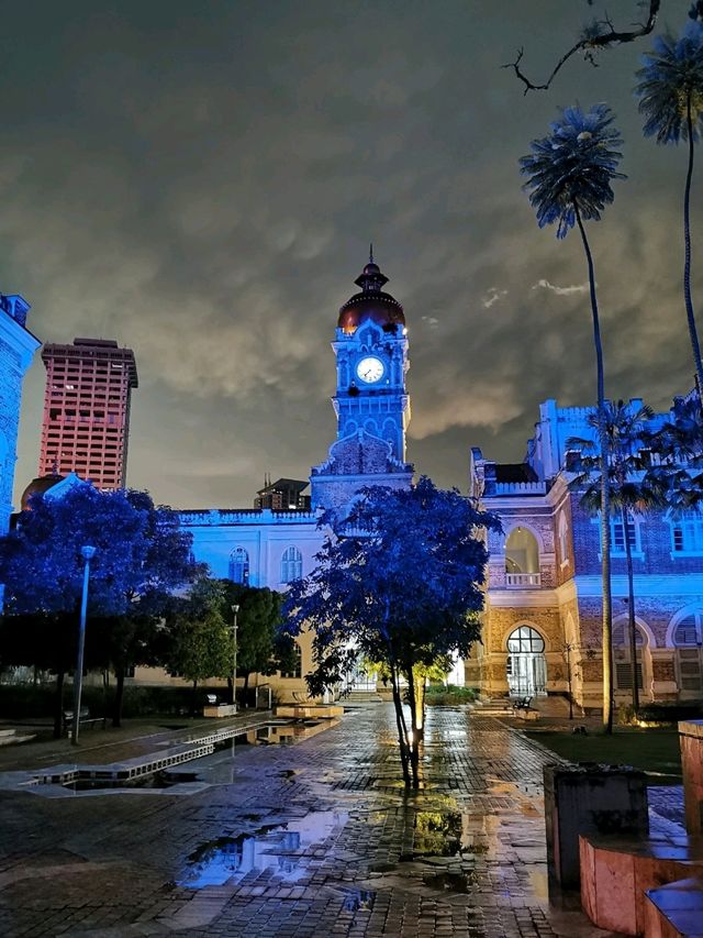 Sultan Abdul Samad building shining in the night