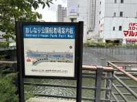 東京・押上。スカイツリーを見上げる『北十間川』と『墨田区おしなり公園』 
