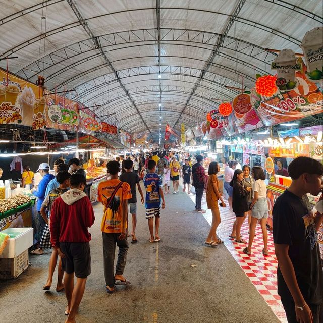 weekend night market 👍🏻