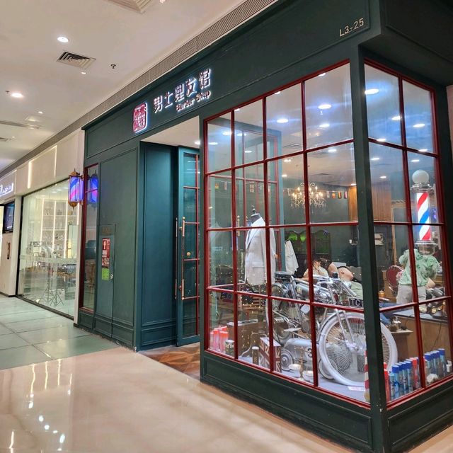 前海壹方城對面也有一個美食商場