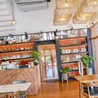 Baan Pomphet Restaurant 