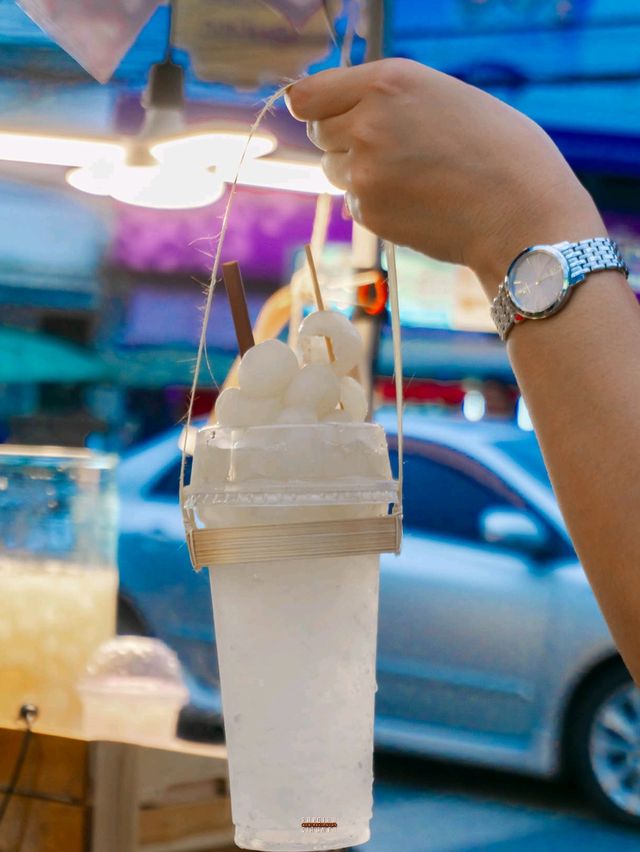 เดินเล่นหาของกินยามค่ำคืนที่ตลาดโต้รุ่งหัวหิน