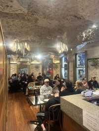 [墨爾本] 超人氣希臘料理餐廳 浮誇鐘乳石裝潢超好拍-Stalactites