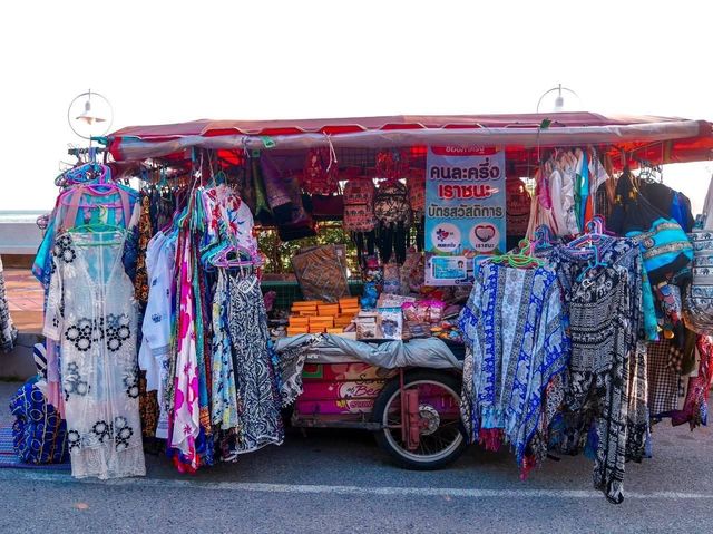ตลาดถนนคนเดิน สตรีทฟู้ดฮาลาล 