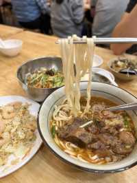 ［苗栗/頭份］ 老皮牛肉麵頭份尚順店🐂｜被牛肉麵耽誤的豆花店 免費豆花超好吃💥 