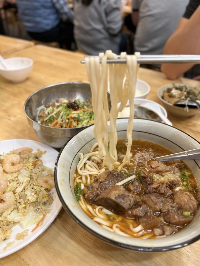 ［苗栗/頭份］ 老皮牛肉麵頭份尚順店🐂｜被牛肉麵耽誤的豆花店 免費豆花超好吃💥 