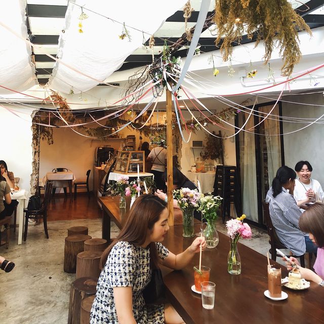 Unbirthday cafe คาเฟ่ใกล้ bts พร้อมพงษ์