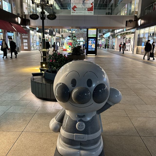 仙台車站的左右東西通道 濃濃的聖誕節氣氛好美 仙台車站的左右東西通道 濃濃的聖誕節氣氛好美