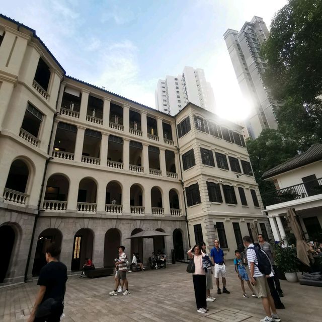 鬧市中集藝術/文化/歷史/美食於一身嘅舊監獄<大館>