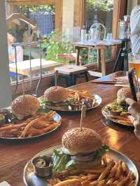 〖 ソウル･景福宮〗おしゃれ韓屋でハンバーガーランチ🍔♥